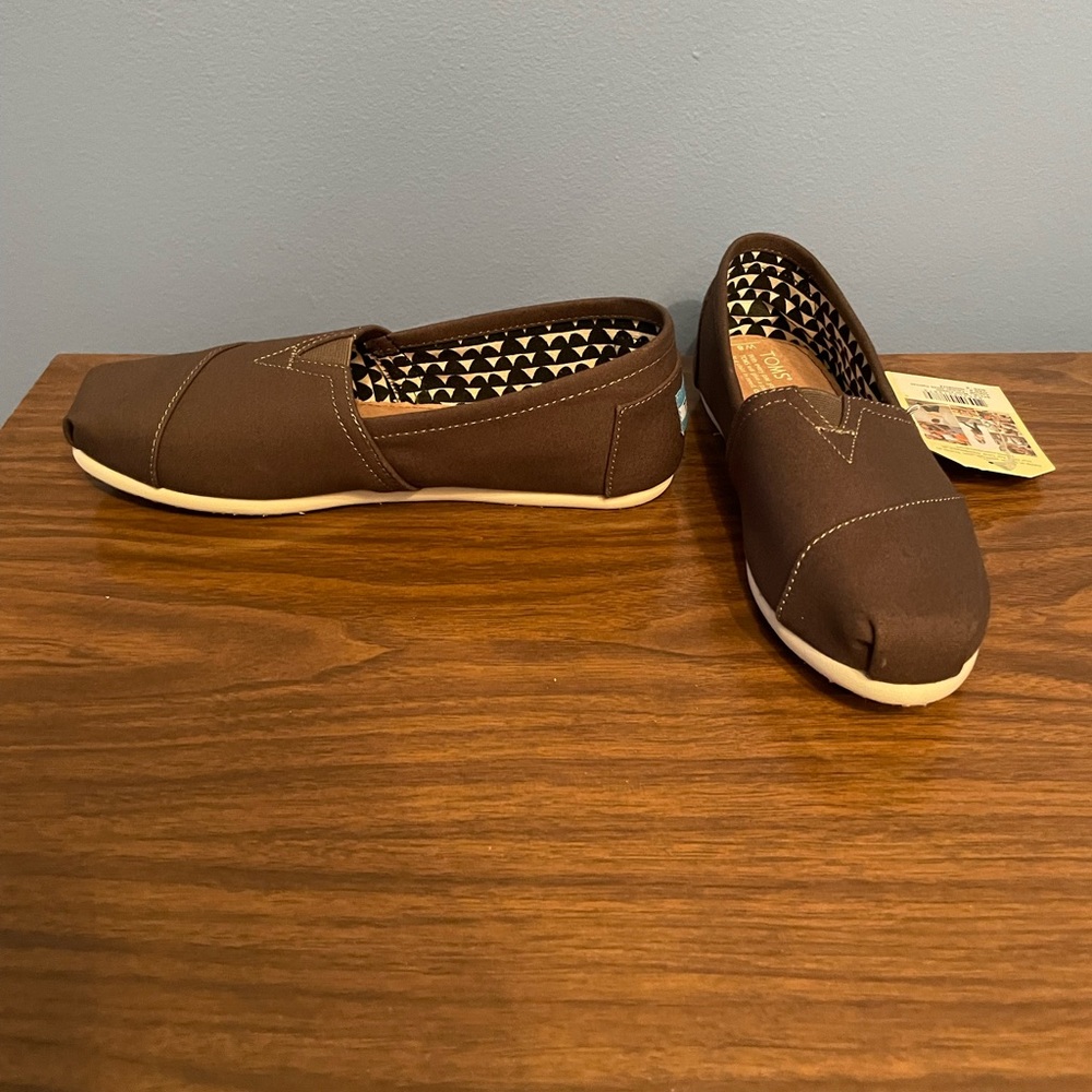 NWT Toms - Picture 3 of 5